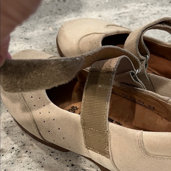 Footprints by Birkenstock Beige Suede Mary Jane Cream Flats & Loafers Size EU37 - Picture 6 of 7